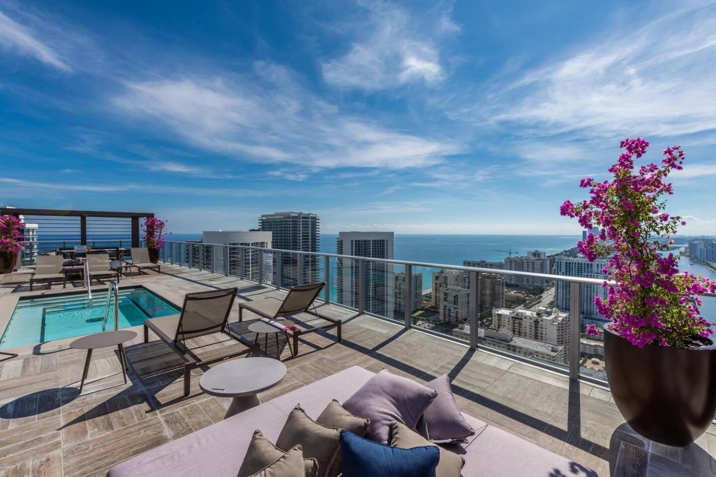 Amazing Apartments At H Beach House Hollywood Exterior foto